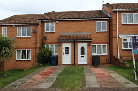 Oakwood, 2 bedroom Mid Terrace House to rent, £750 pcm
