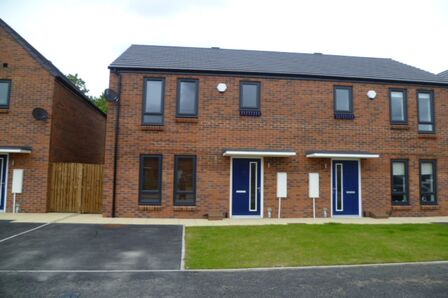 Collin Drive, 3 bedroom Semi Detached House to rent, £935 pcm