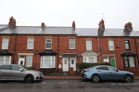 Croxdale Terrace, 3 bedroom  Flat to rent, £700 pcm
