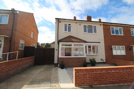 Grotto Road, 3 bedroom Semi Detached House to rent, £895 pcm