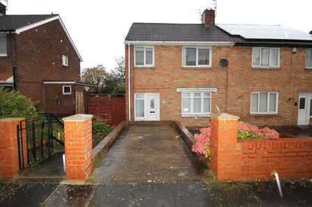 Burns Avenue, 3 bedroom Semi Detached House to rent, £845 pcm
