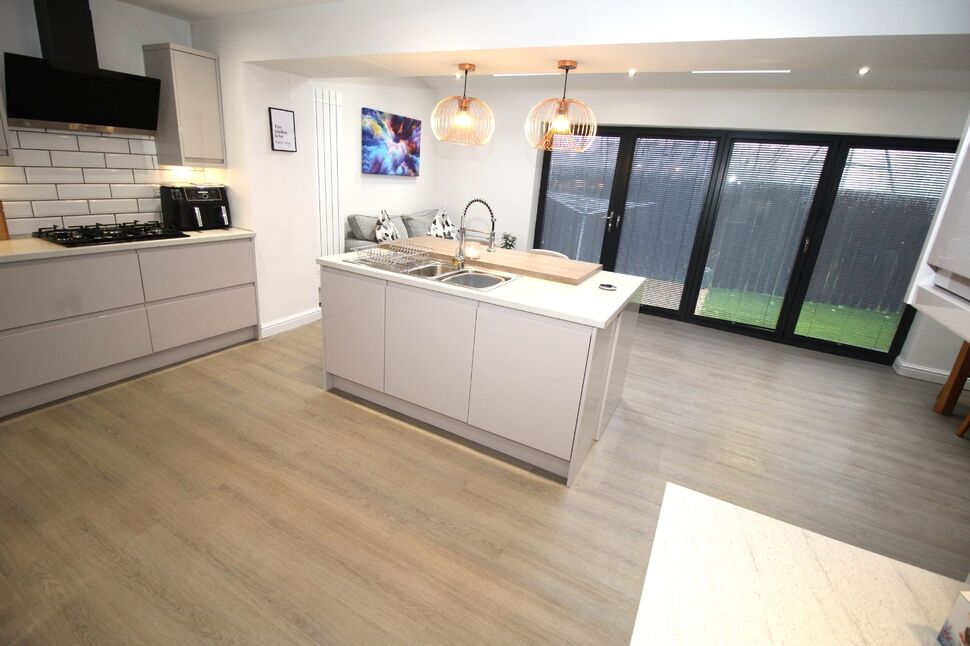 3 bedroom End Terrace House for sale, West Crescent, Wardley, NE10 £