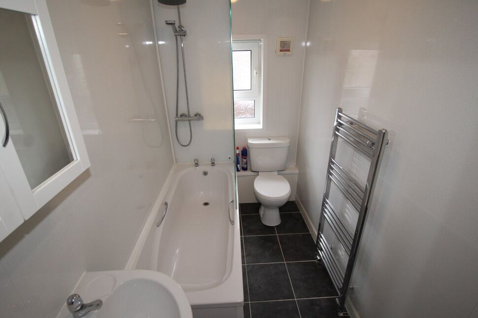 2 bedroom Mid Terrace House for sale, Oxford Crescent, Hebburn, NE31