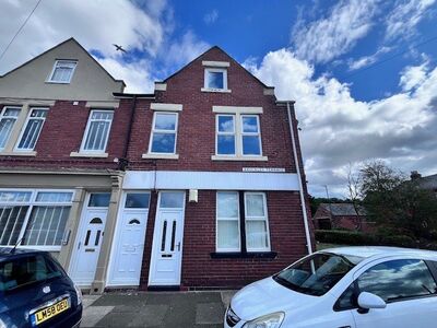 3 bedroom End Terrace Flat to rent