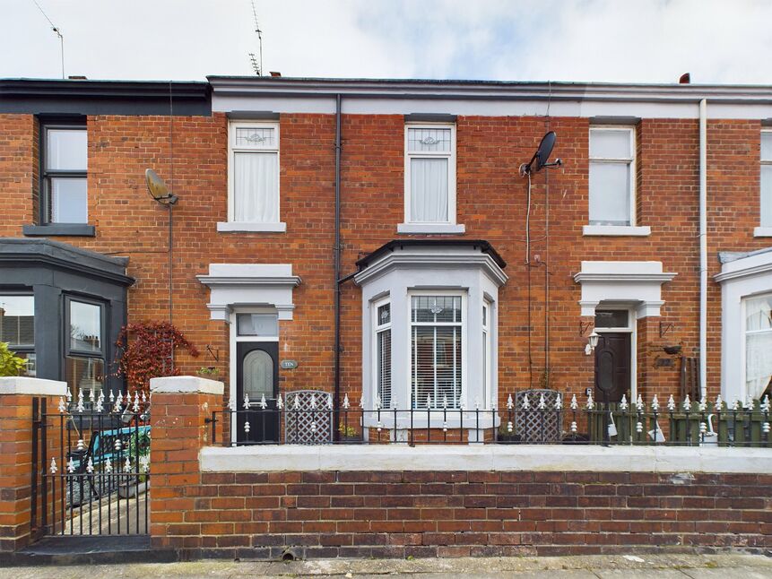 3 bedroom Mid Terrace House for sale