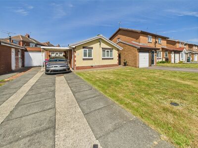 2 bedroom Link Detached Bungalow for sale