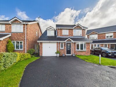 Queens Crescent, 3 bedroom Detached House for sale, £240,000