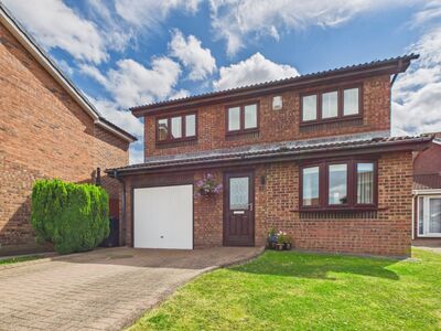 North Drive, 4 bedroom Detached House for sale, &pound;337,500