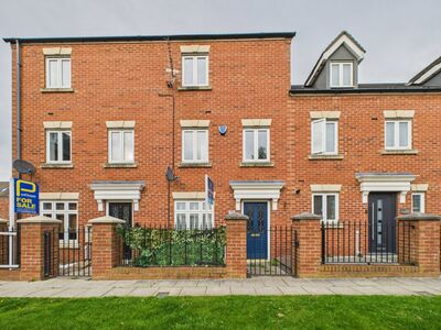 May Close, 3 bedroom Mid Terrace House for sale, £155,000
