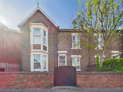 5 bedroom Semi Detached House for sale