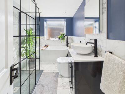 3 bedroom Mid Terrace House for sale