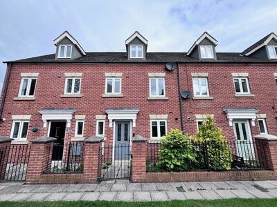 3 bedroom Mid Terrace House for sale