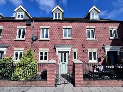3 bedroom Mid Terrace House for sale
