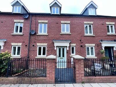 3 bedroom Mid Terrace House to rent