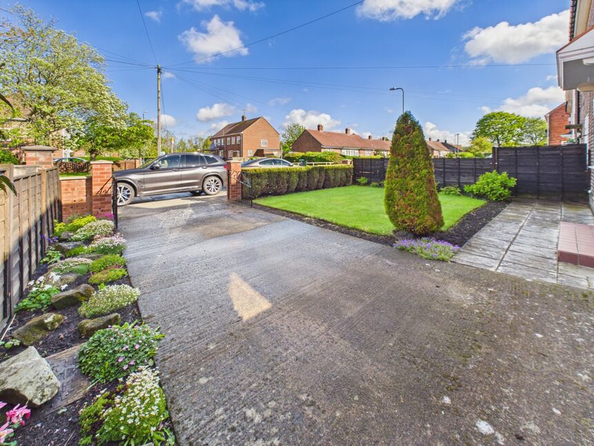 Front Garden / Driveway