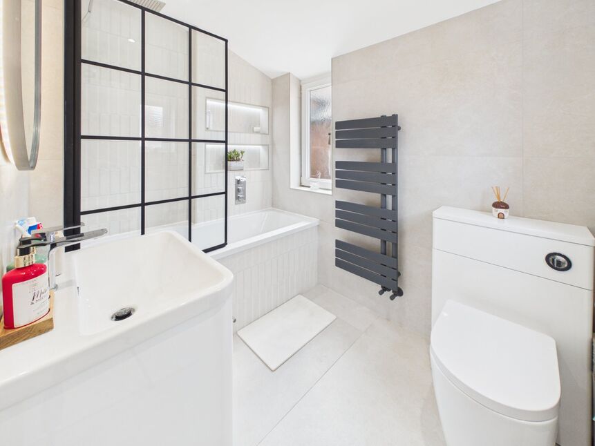 3 bedroom Flat for sale