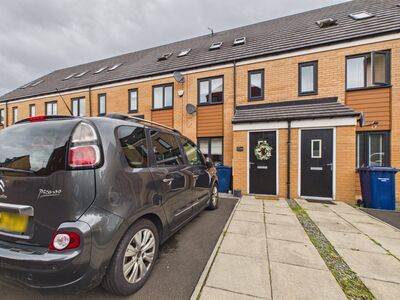 3 bedroom Mid Terrace House for sale