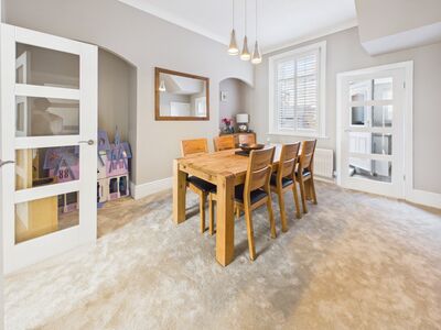 2 bedroom Mid Terrace House for sale