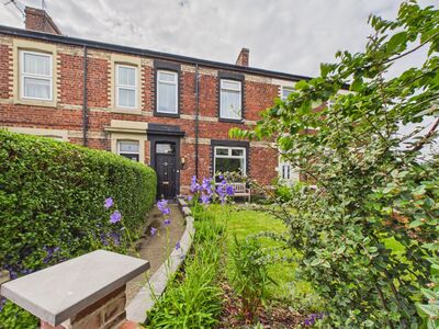 3 bedroom Mid Terrace House for sale