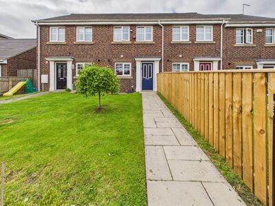 2 bedroom Mid Terrace House for sale