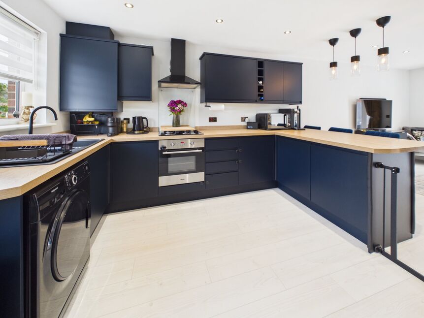 Kitchen / Diner / Lounge