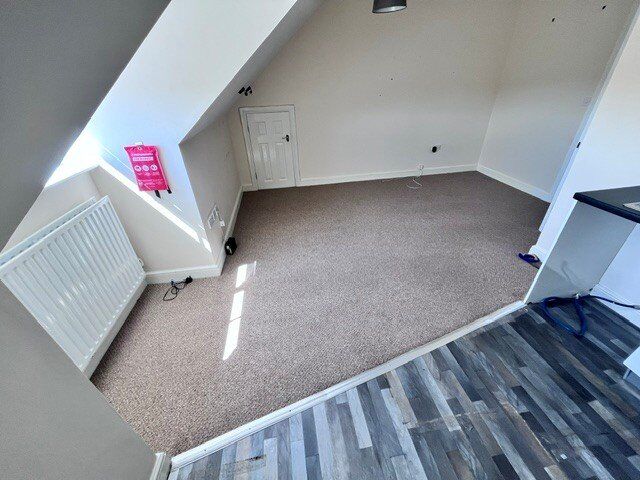 Kitchen / Lounge(L-Shaped)