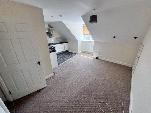 Kitchen / Lounge(L-Shaped)