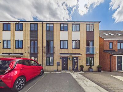 3 bedroom Mid Terrace House for sale