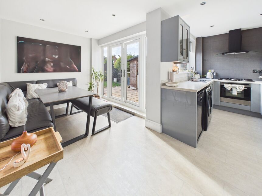 Kitchen / Dining Room(L-Shaped)