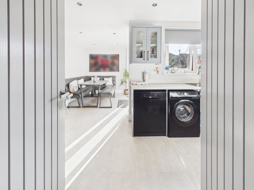 Kitchen / Dining Room(L-Shaped)