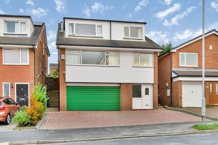 4 bedroom Detached House to rent