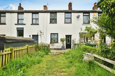 2 bedroom Mid Terrace House for sale