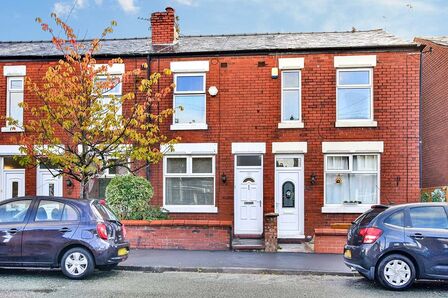 2 bedroom Mid Terrace House to rent