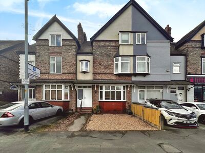 5 bedroom Mid Terrace House to rent