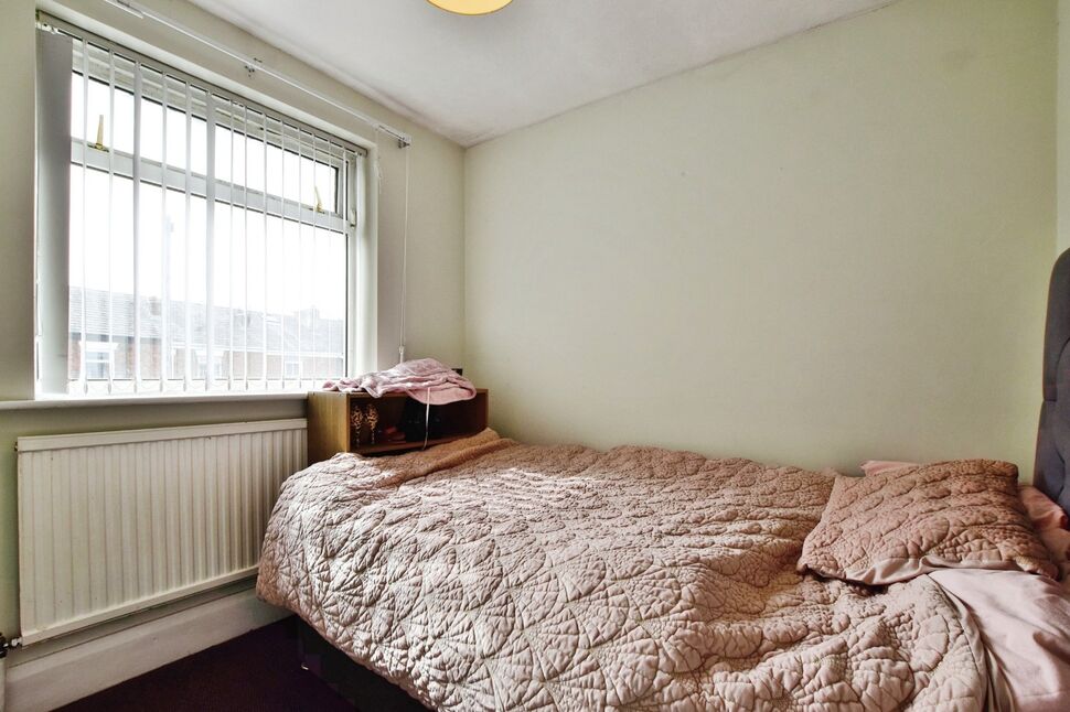 4 bedroom Semi Detached House for sale, Stockport Road West, Bredbury