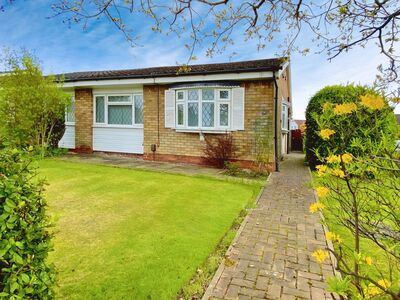 The Turnpike, 3 bedroom Semi Detached Bungalow for sale, £375,000