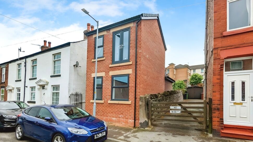 2 bedroom End Terrace House for sale, Bramhall Moor Lane, Hazel Grove