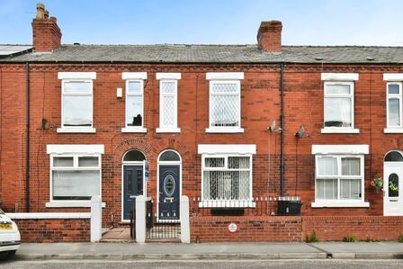 2 bedroom Mid Terrace House for sale