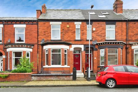 Crescent Road, 3 bedroom Mid Terrace House for sale, £300,000