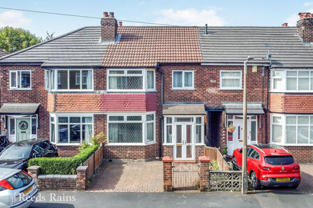 3 bedroom Mid Terrace House for sale