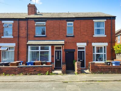 3 bedroom Mid Terrace House for sale
