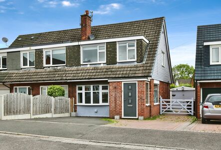 Dunster Close, 3 bedroom Semi Detached House for sale, £350,000