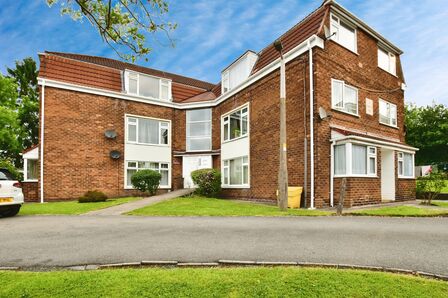 Kingsleigh Road, 2 bedroom  Flat for sale, £160,000
