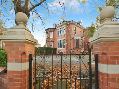 Buxton Road, 2 bedroom  Flat to rent, £1,050 pcm
