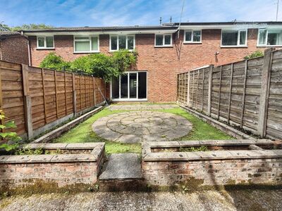 3 bedroom Mid Terrace House for sale