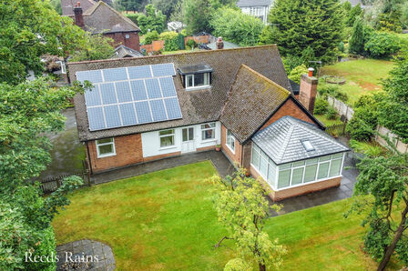 Offerton Road, 5 bedroom Detached Bungalow for sale, £495,000