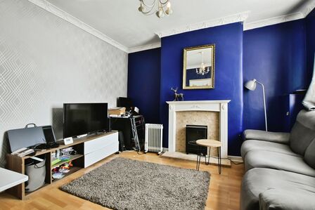 2 bedroom Mid Terrace House for sale
