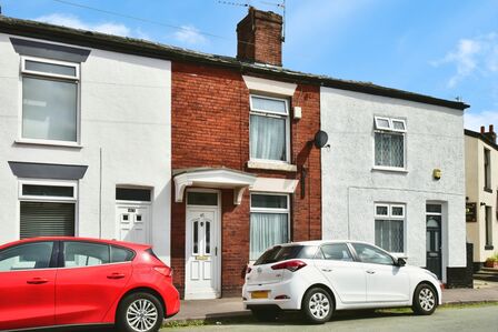 Mount Pleasant, 2 bedroom Mid Terrace House for sale, £220,000