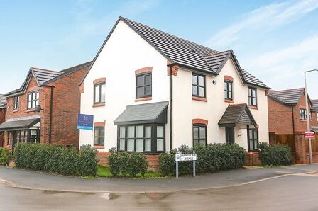 Hawthorn Avenue, 4 bedroom Detached House to rent, £2,000 pcm