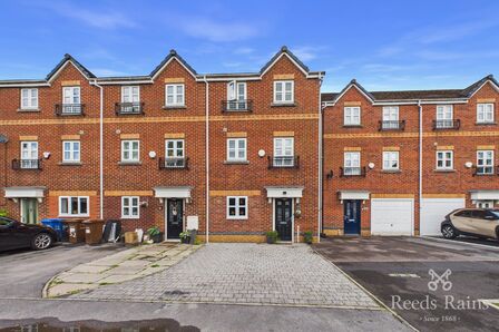 3 bedroom End Terrace House for sale